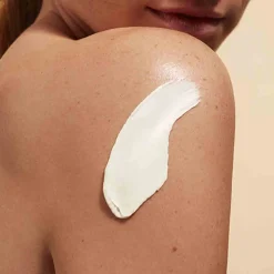 Clarins - SUNCARE Crème Solaire Jeunesse Très Haute Protection SPF 50+ Protection solaire Corps UVA/UVB 50+ 150 ml
