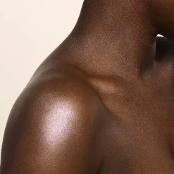 Valentino - Valentino Born In Roma - Crème Hydratante Parfumée Texture Gel Effet Nacré 125ml