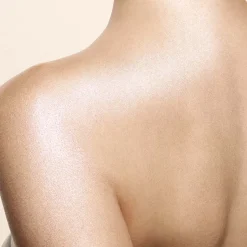 Valentino - Valentino Born In Roma - Crème Hydratante Parfumée Texture Gel Effet Nacré 125ml